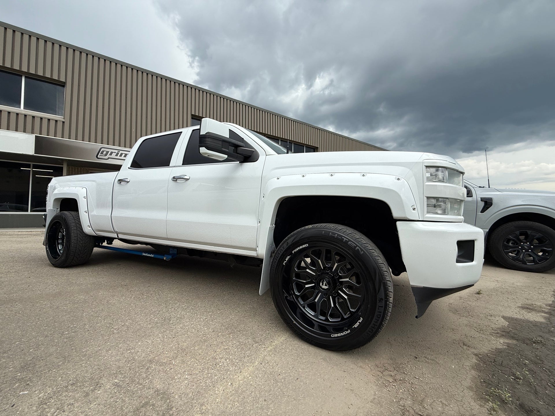 2011-2019 GM 2500/3500HD Traction Bars